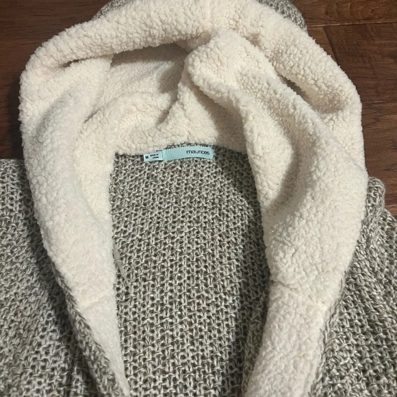 Woman's Maurices neutral colors Hooded loose knit open front Cardigan, medium - Picture 2 of 2